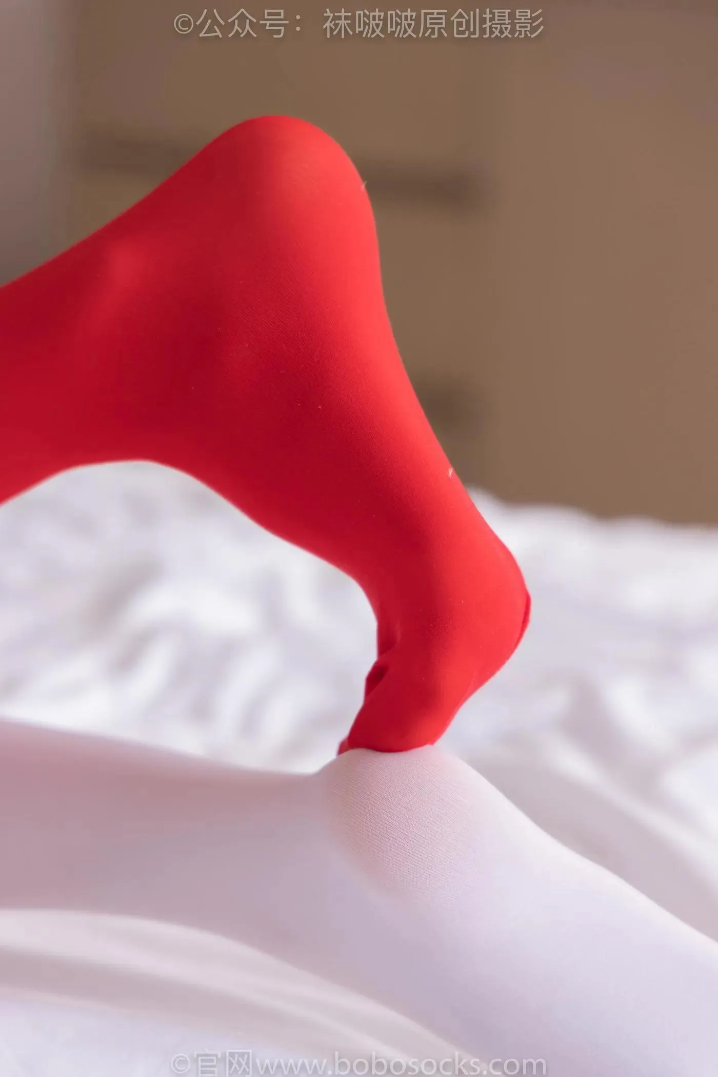 [BoBoSocks袜啵啵]NO.152 稚予-圣诞服、帆布鞋、厚白丝、厚红丝 [135P]插图3